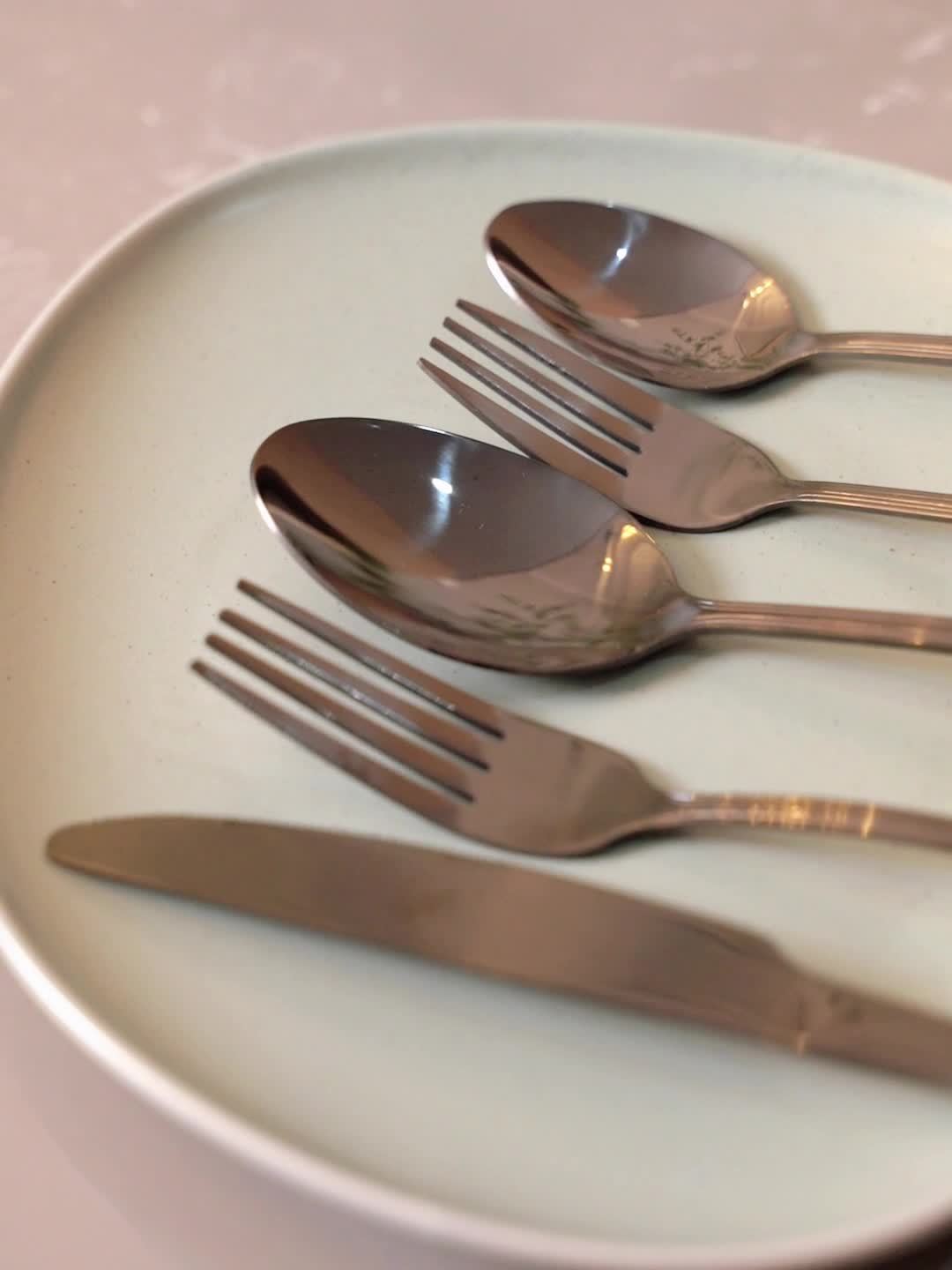 Stainless Steel Flatware Set Dishwasher Safe, 20/22/40/60/72 Piece Cutlery Set for 4/8/12, Mirror Polished Silverware Set for Home Kitchen Restaurant Wedding Camping, Silver Black Utensils Set