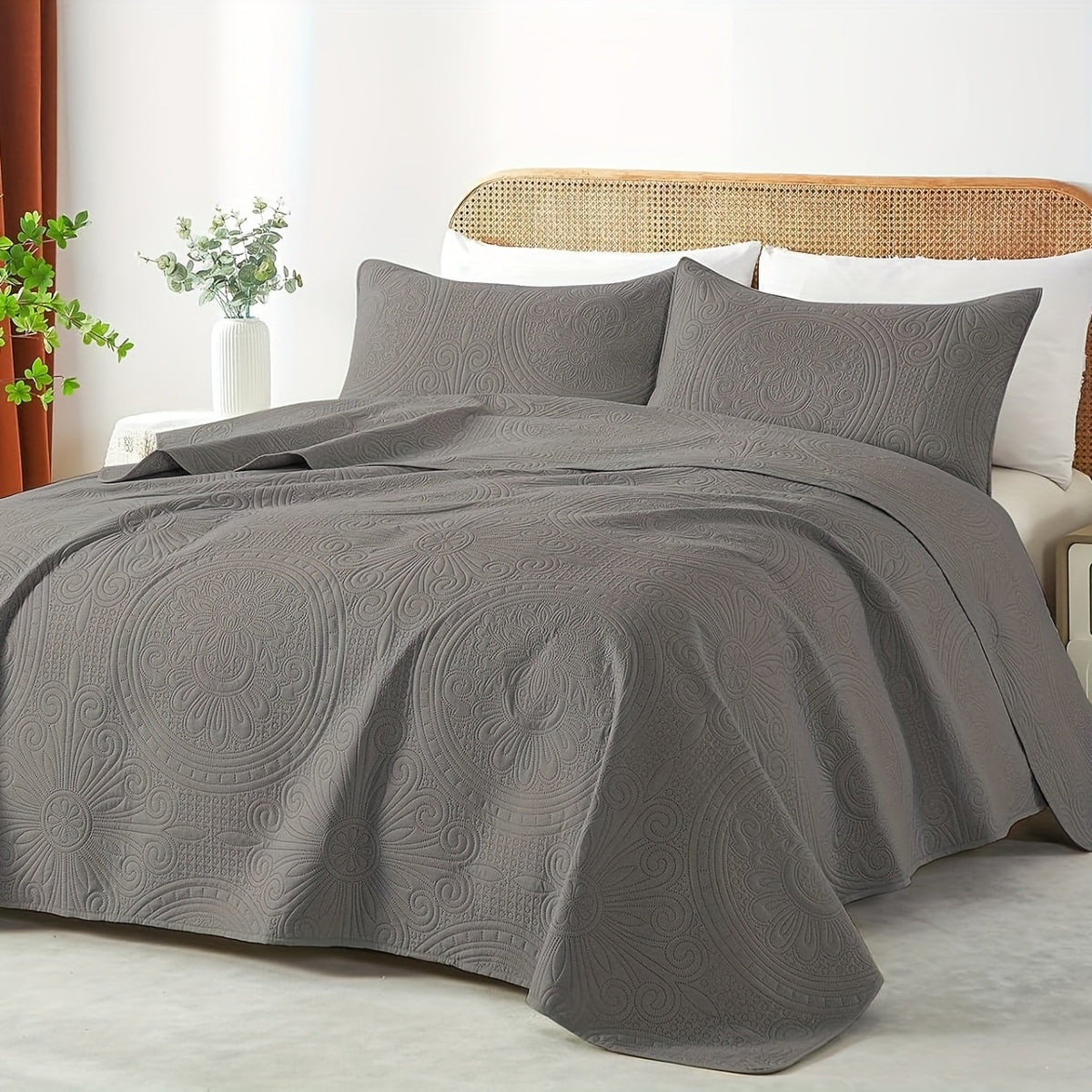 Quilt Set Queen Size 2/3 Piece Lightweight Microfiber Bedspread Soft Cool Coin Pattern Coverlet for All Seasons – Modern Summer Quilt with Pillow Cases for Bedroom Family Gift