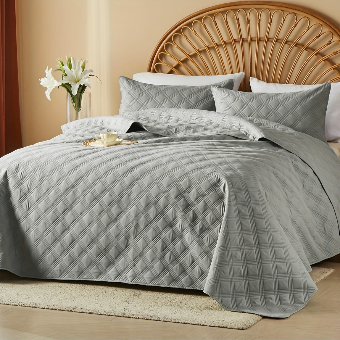 Quilt Set Queen Size 2/3 Piece Lightweight Microfiber Bedspread Soft Cool Coin Pattern Coverlet for All Seasons – Modern Summer Quilt with Pillow Cases for Bedroom Family Gift